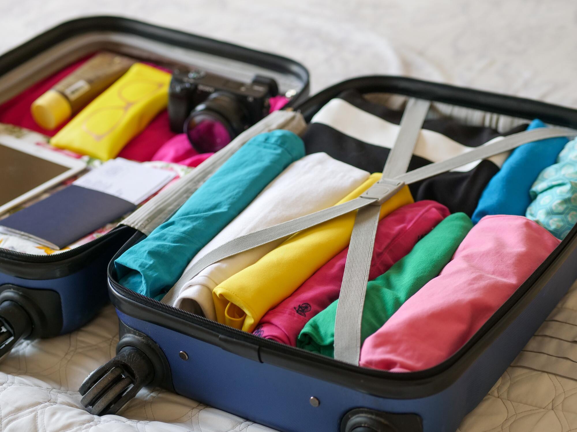 Костюм, обувь, украшения: как упаковать большие и мелкие вещи в чемодан