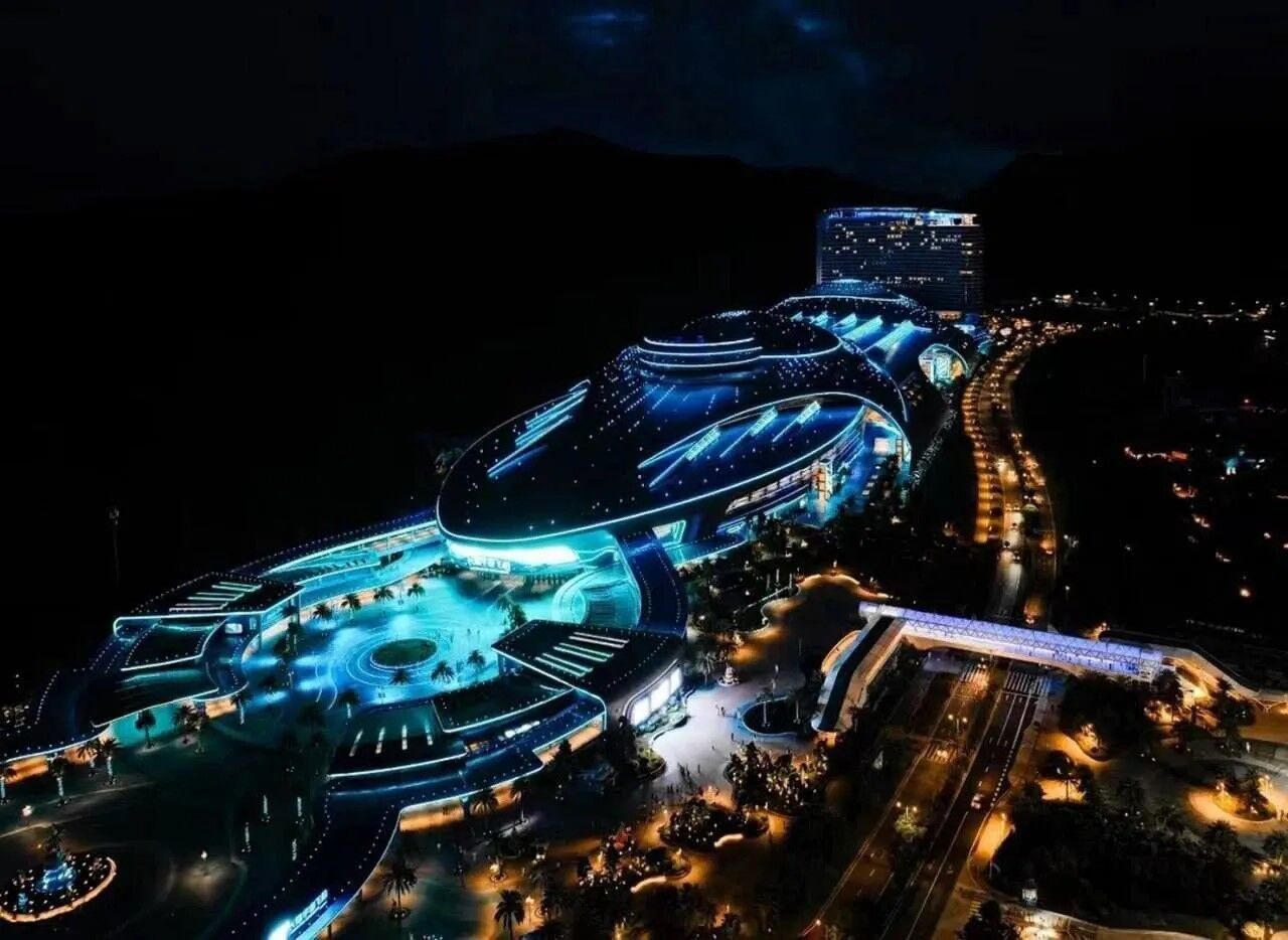 В Китае открылся музей в виде гигантского космического корабля: фантастические фото