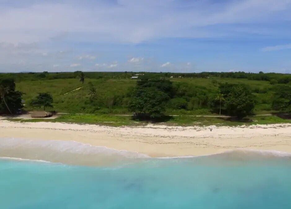 Пара перетворила ділянку на острові Сумба в 4-рівневий курорт з люксами та віллами за $1000 за ніч