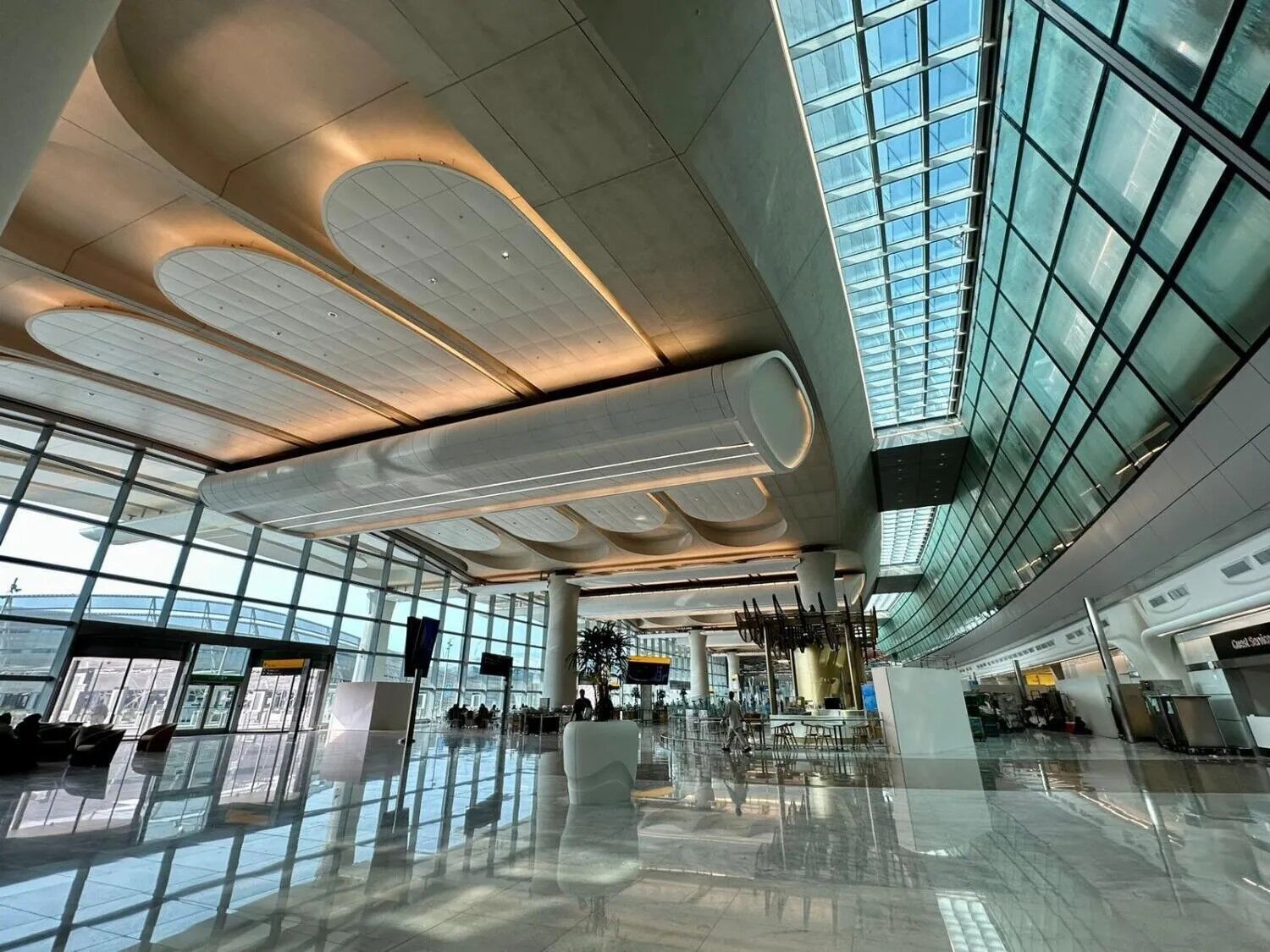 Как выглядит новый терминал А международного аэропорта Абу-Даби. Фото