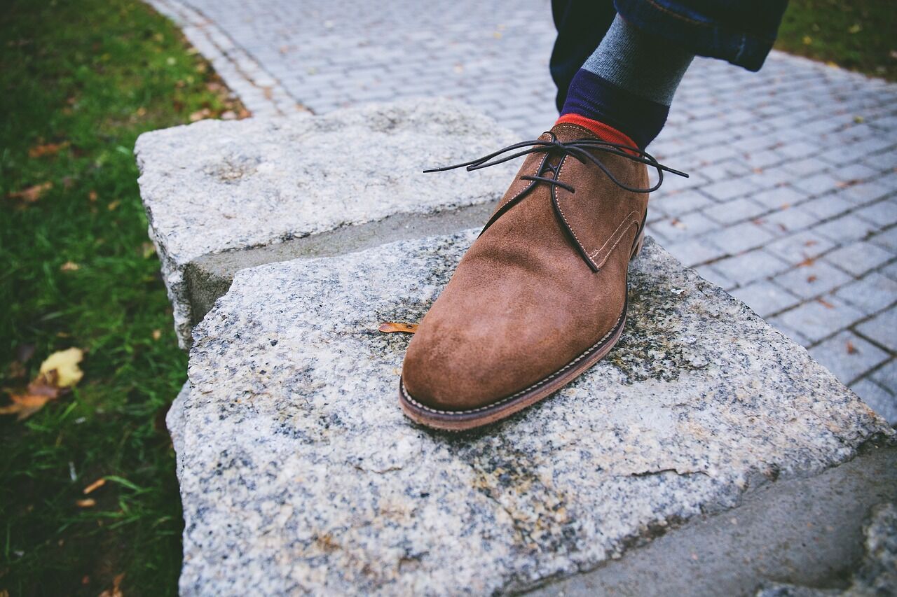 Як видалити з замшевого взуття будь-які плями та бруд: ефективні поради