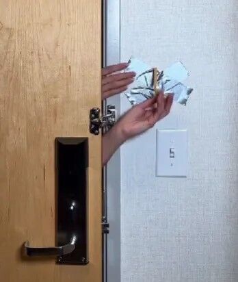 Ограбление в отеле: в сети появилось видео, как преступники открывают дверь номера за 10 секунд