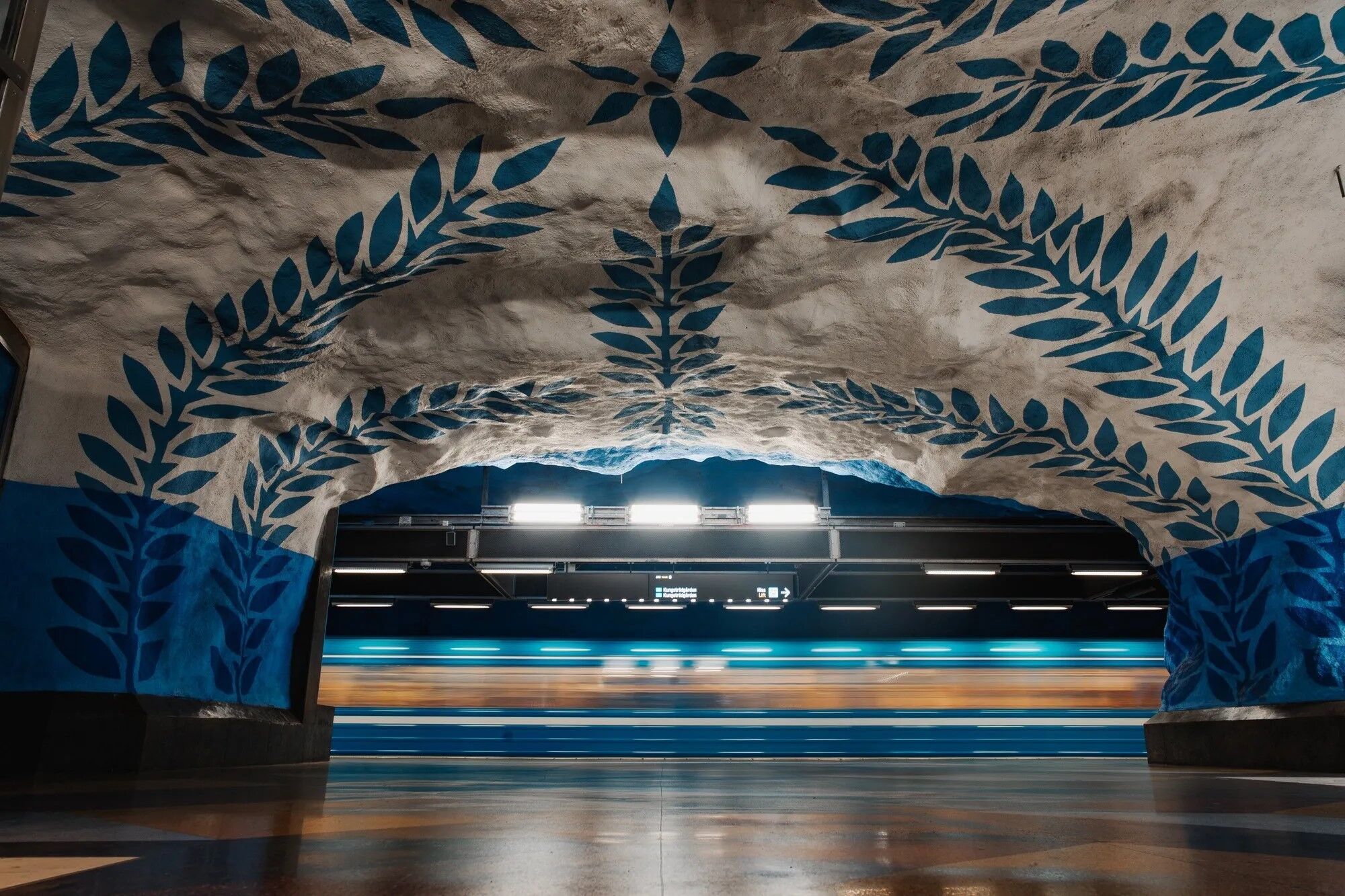 Как выглядит метро в Стокгольме, которое называют самой длинной в мире выставкой искусств. Фото