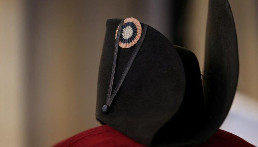 В Париже на аукционе продали шляпу Наполеона: какой была цена