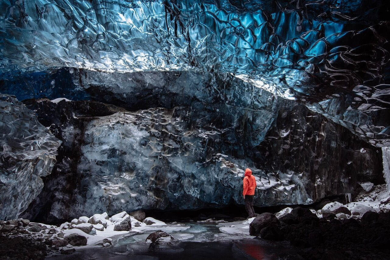 Ледяные пещеры и Северное сияние: что обязательно стоит увидеть в Исландии