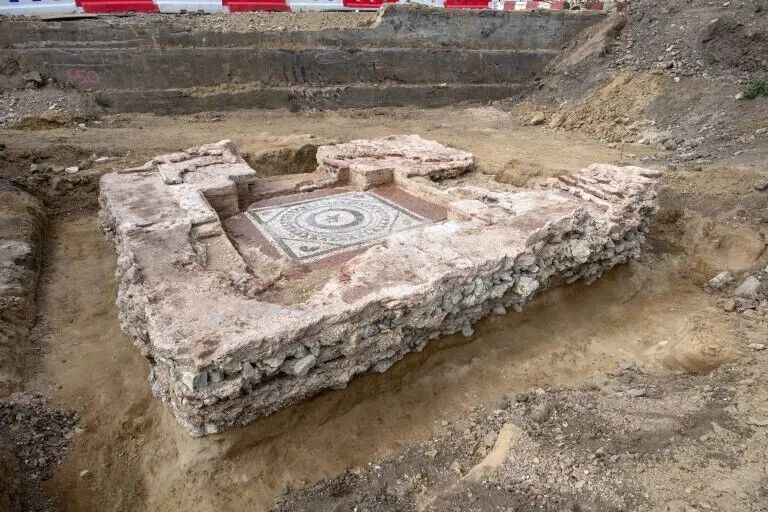 В Лондоне неожиданно откопали уникальные остатки римского мавзолея. Фото