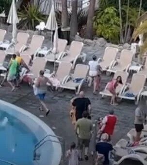 Жестокие сражения в Испании: туристы каждое утро сражаются за лучшие лежаки у бассейна отеля