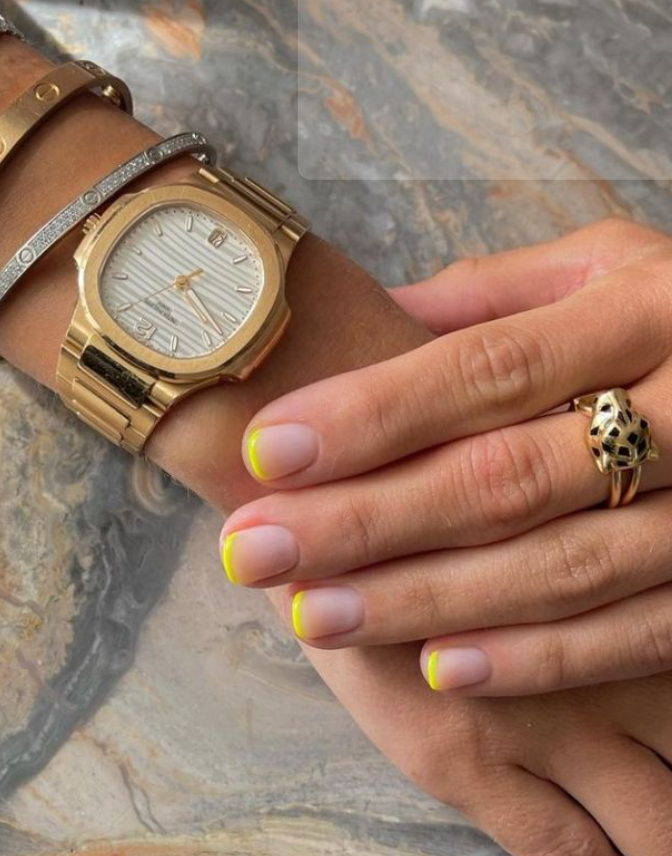 Лимонное бизе на ногтях: манящие идеи для маникюра с оттенком желтого цвета