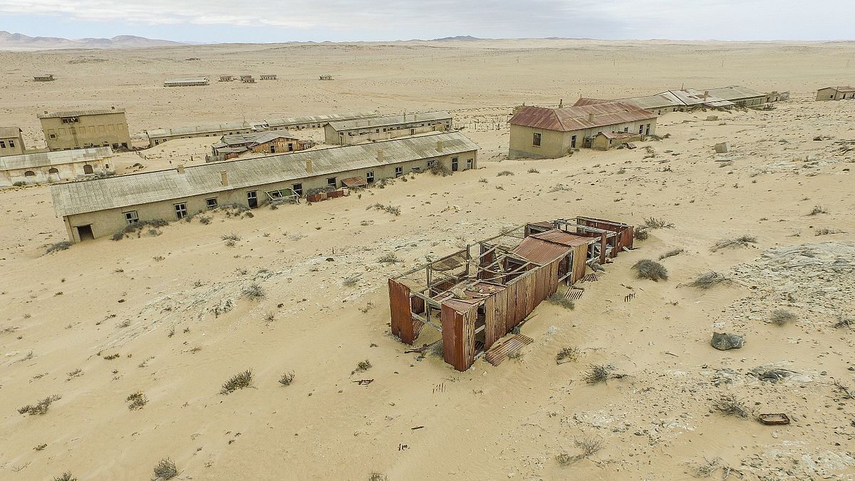 Найбагатше поселення стало містом-привидом: Колманскоп у Намібії тоне в піску