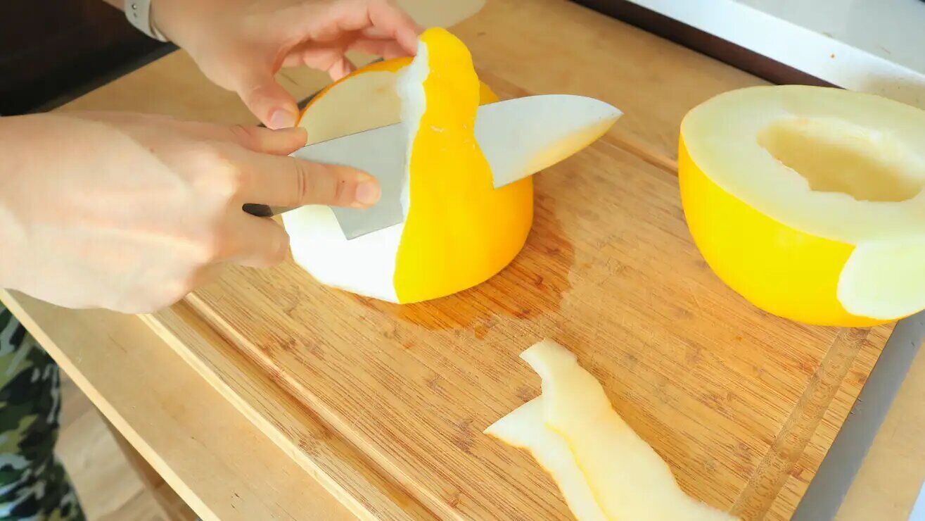 Лучший и самый аккуратный способ нарезать арбузы, дыни и ананасы