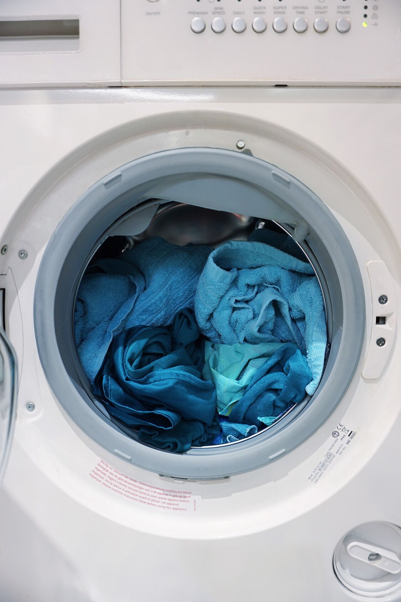 Эксперт по уборке рассказала, как часто нужно стирать белье и одежду