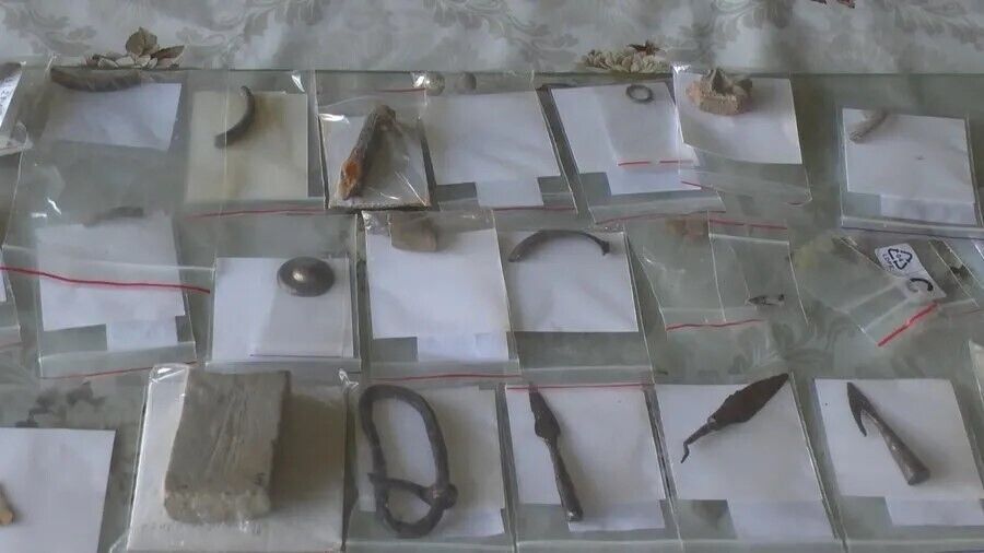 В Украине на территории крепости обнаружили керамику времен Киевской Руси, арбалетные стрелы и мушкетные шары. Фото и видео