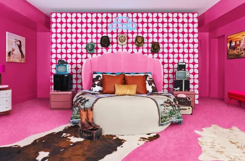 У Малибу можно арендовать розовый домик Барби: развлекать вас будет Кен