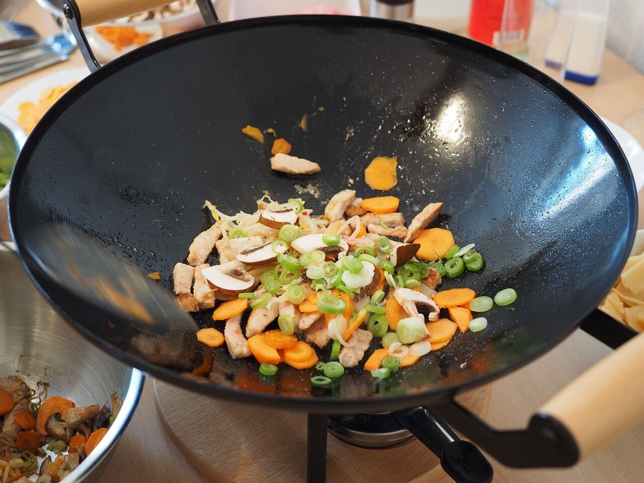 Из остатков риса:  готовим вкусное блюдо с яйцом и овощами, как в китайском ресторане