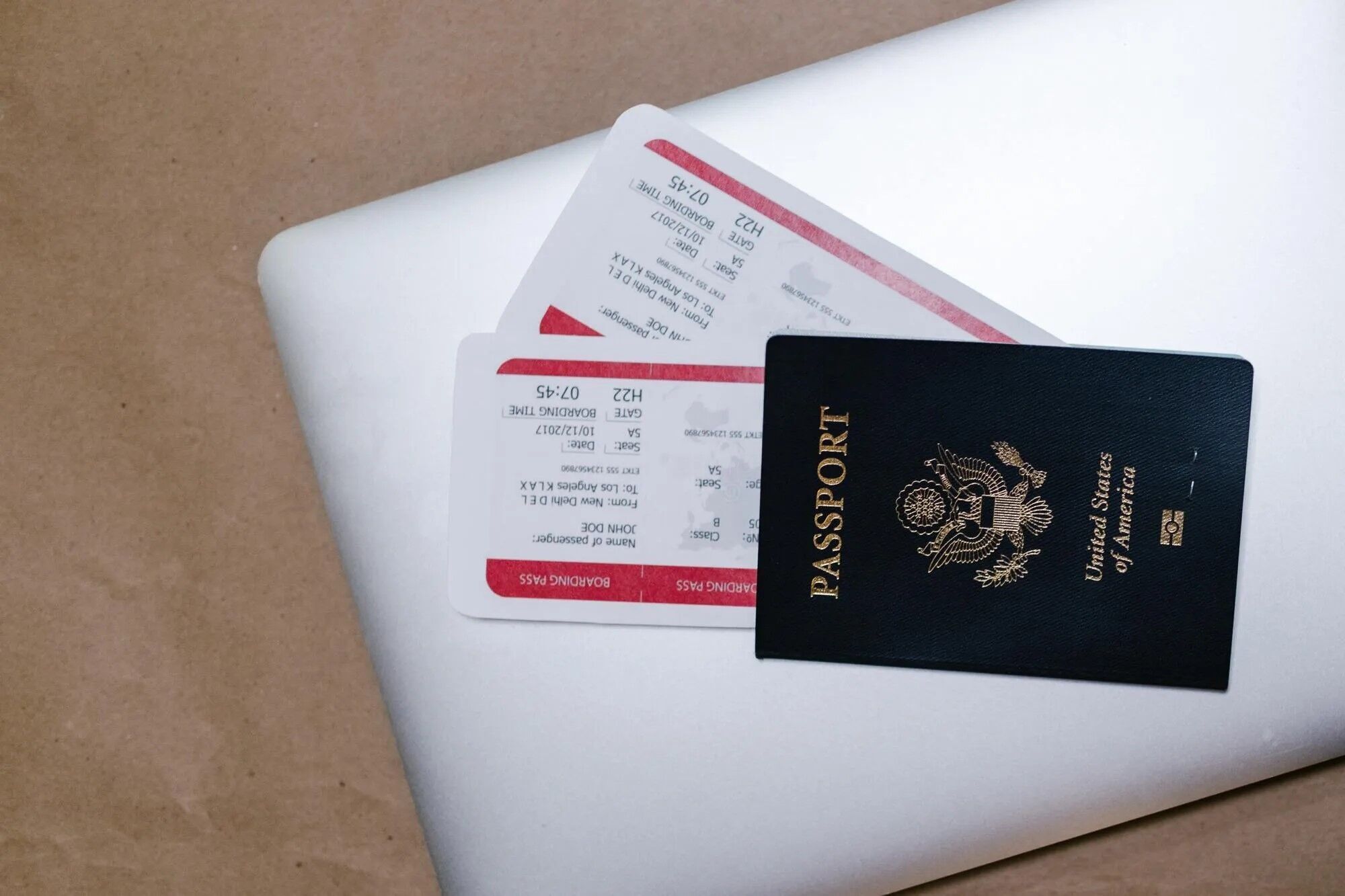 Перелеты с поврежденным паспортом гражданина США: когда разрешено лететь