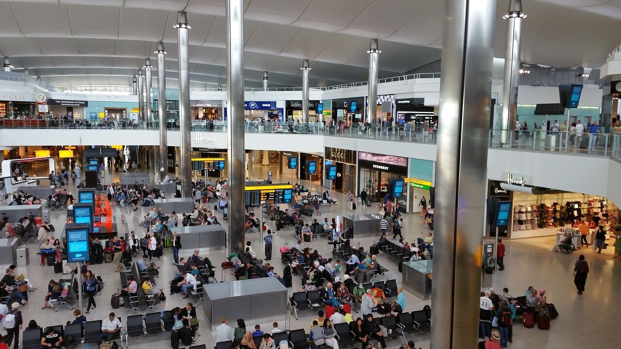 Найтихіші та найжвавіші аеропорти Великої Британії: звідки вилітати, якщо ви хочете уникнути натовпів