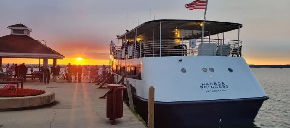 Harbour Princess: лайнер-легенда прибыл в Мичиган. Фото