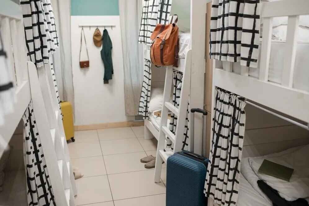 Забудьте о тесных комнатах и совместных ванных комнатах: хостелы в Европе кардинально изменились