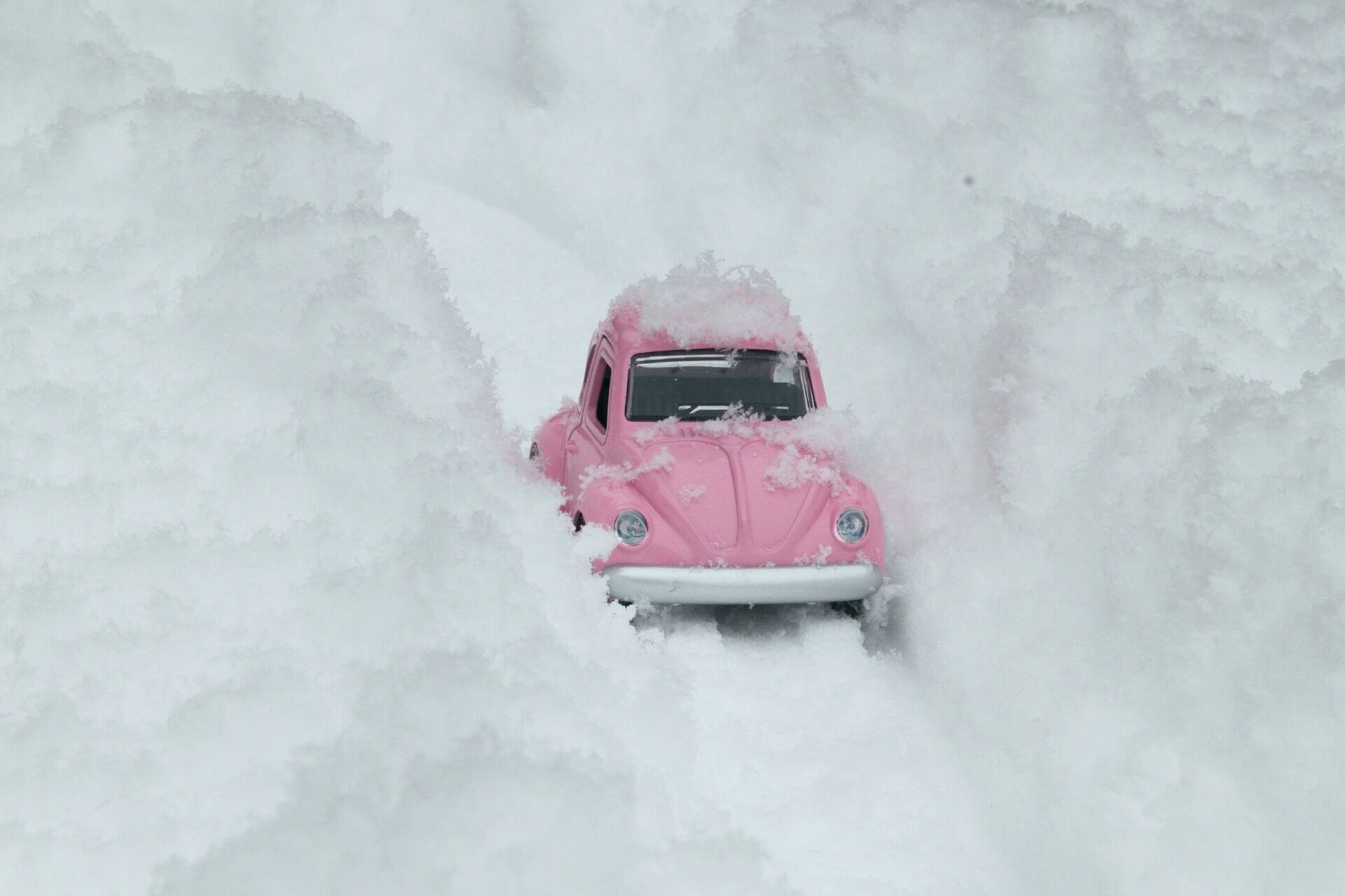 Что делать, если автомобиль застрял в снегу? 4 совета по безопасному вождения в зимнюю погоду