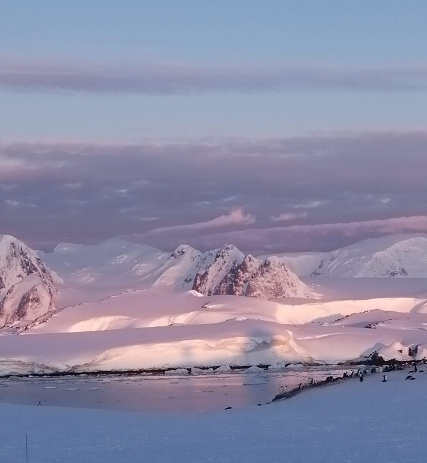 Який вигляд в Антарктиді мають білі ночі: фантастичні фото