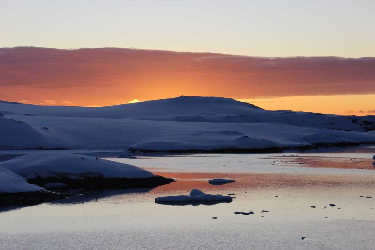 Який вигляд в Антарктиді мають білі ночі: фантастичні фото