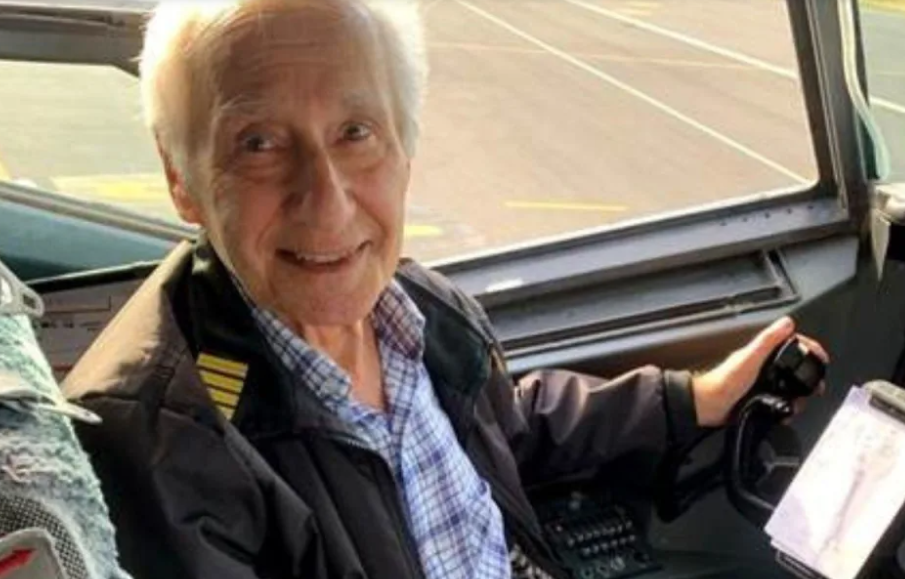 Бывший летчик Королевских ВВС, которому так и не удалось взлететь, наконец-то поднялся в небо в 90 лет