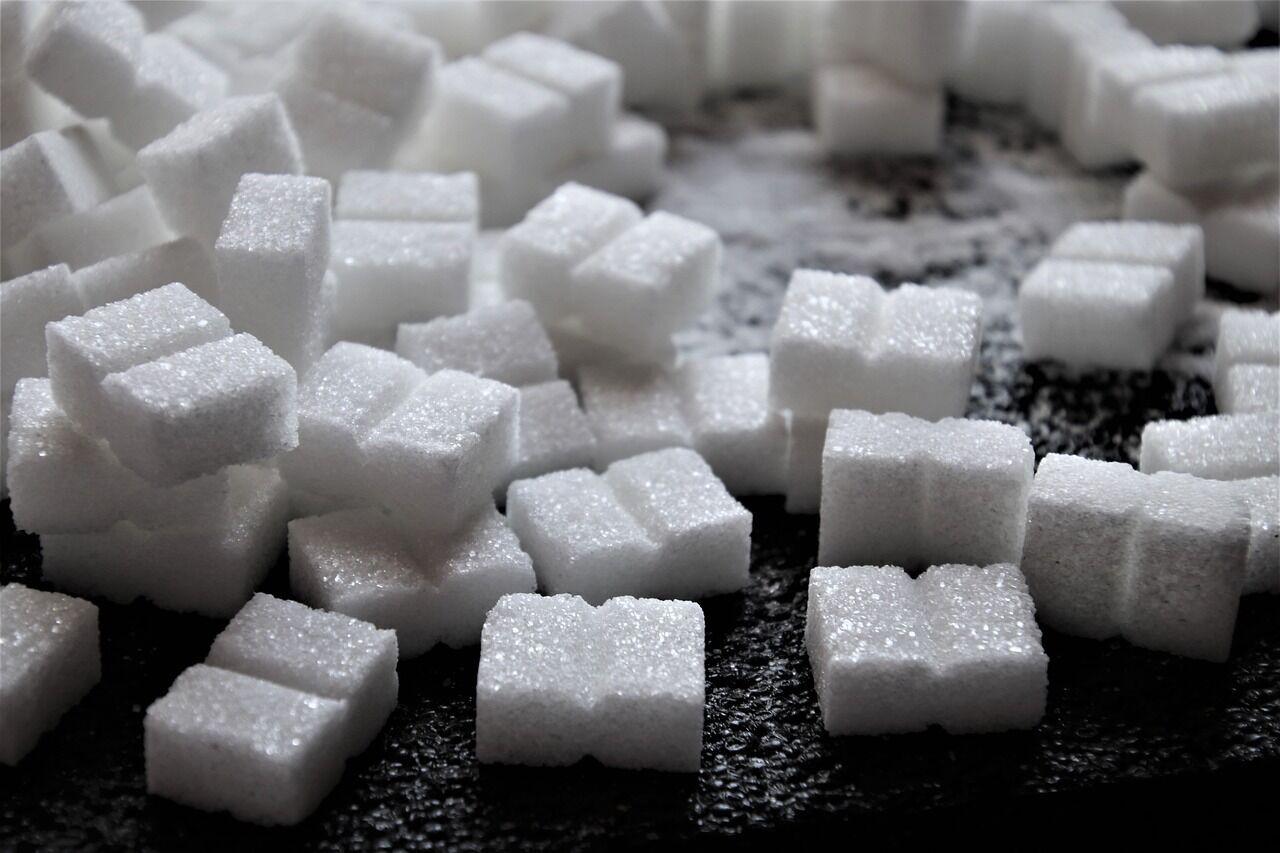 Воздействие на организм: как заменитель сахара проникает в пищу и нарушает метаболизм