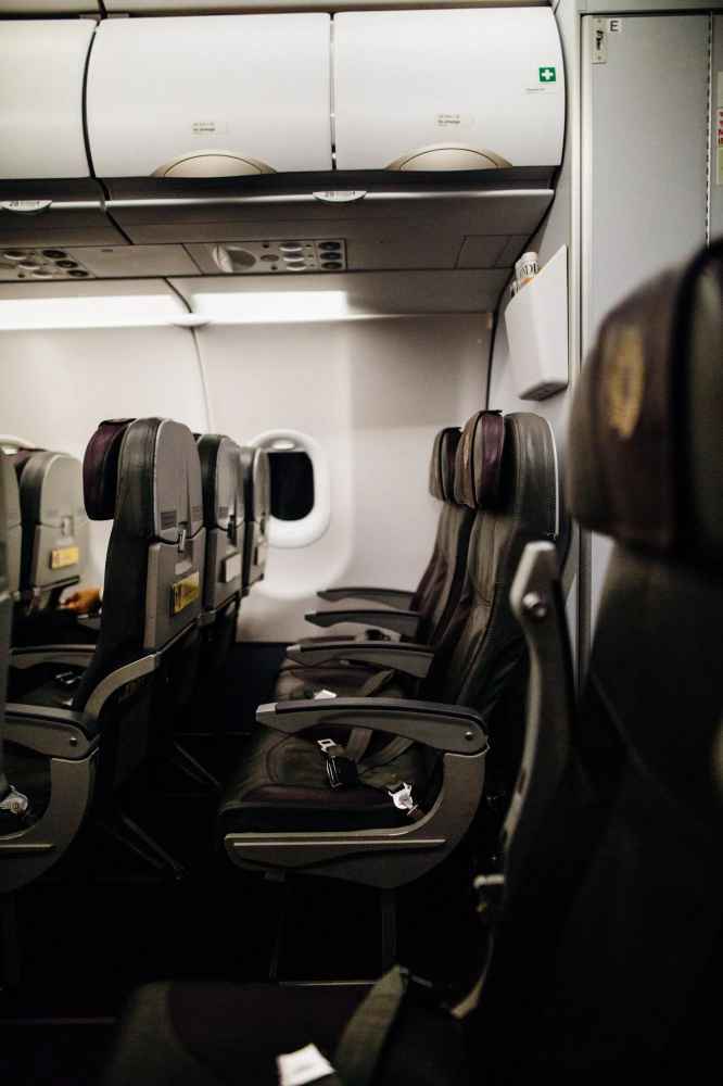 Почему не нужно выбирать места в задней части самолета: стюардесса раскрыла недостатки
