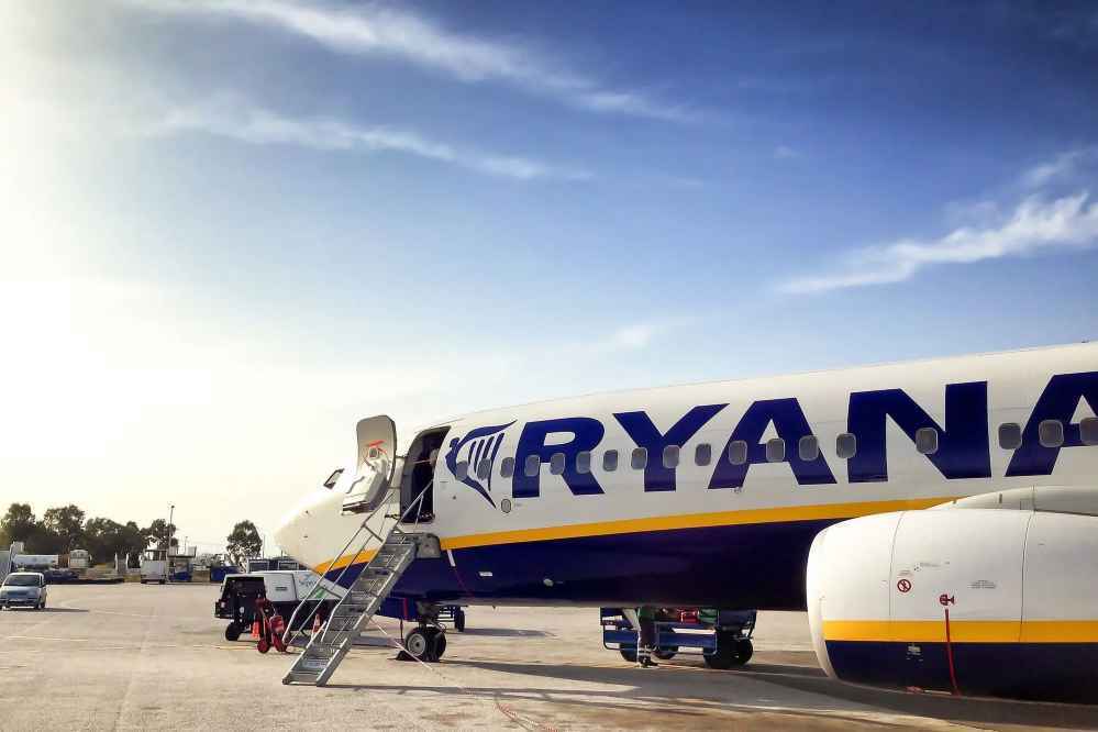 В авиакомпании Ryanair не пустили пассажира с действительным паспортом на рейс в Испанию: причины