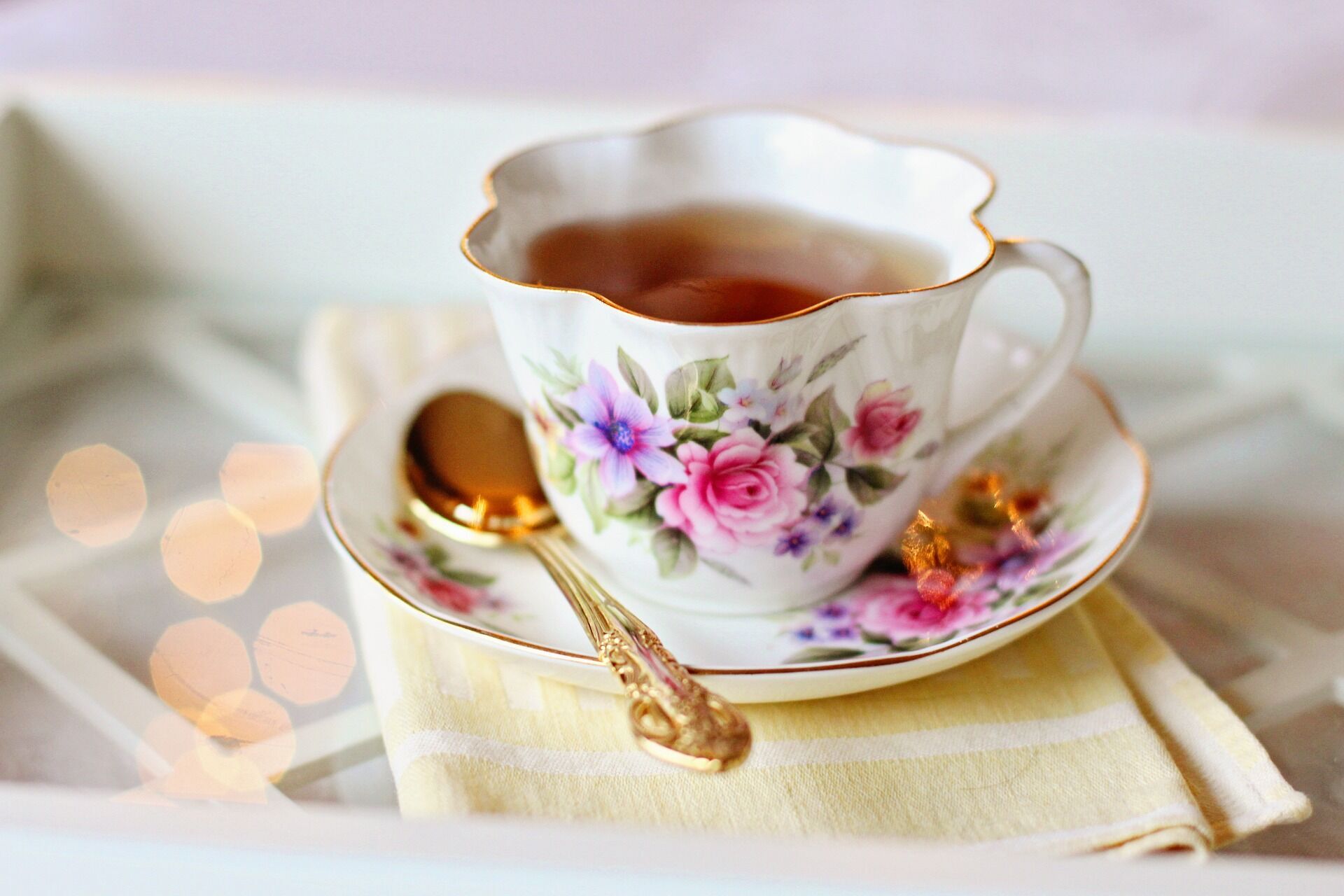 Колишній дворецький короля Великобританії Карла III розповів, як правильно пити чай