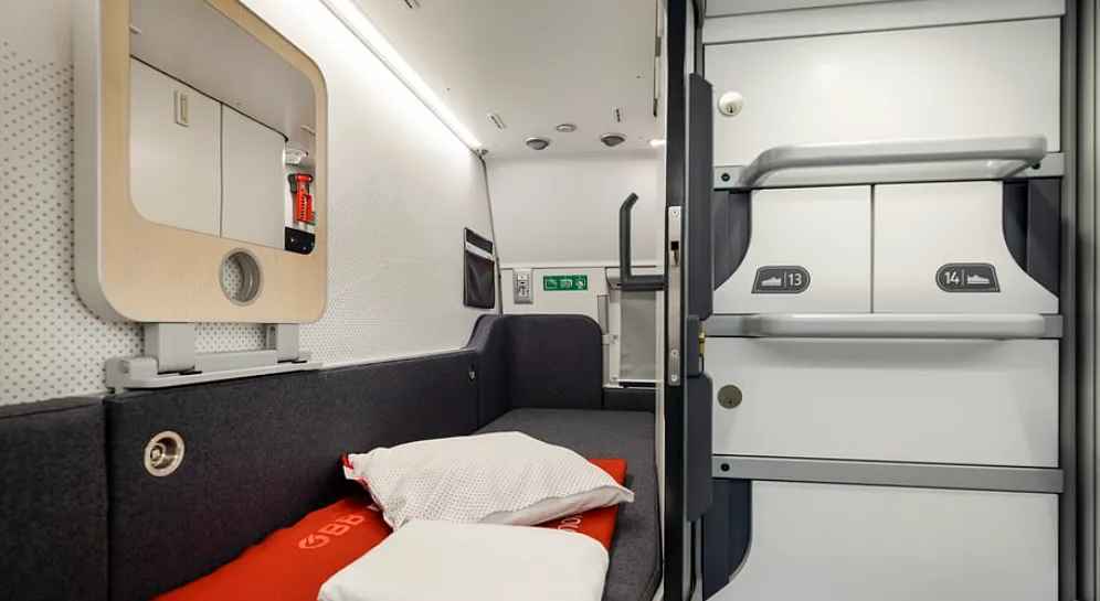 В Австрии запустили спальный поезд с купе-капсулами для одиноких путешественников: фото