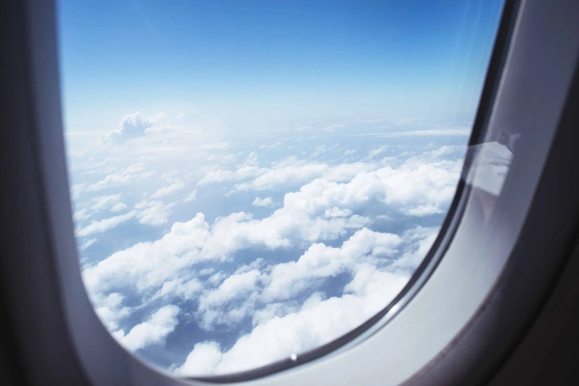 Лайфхаки під час польоту: експерт з туризму розкриває секрети для комфортної подорожі