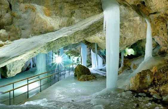 Известная словацкая пещера теряет ледяной покров