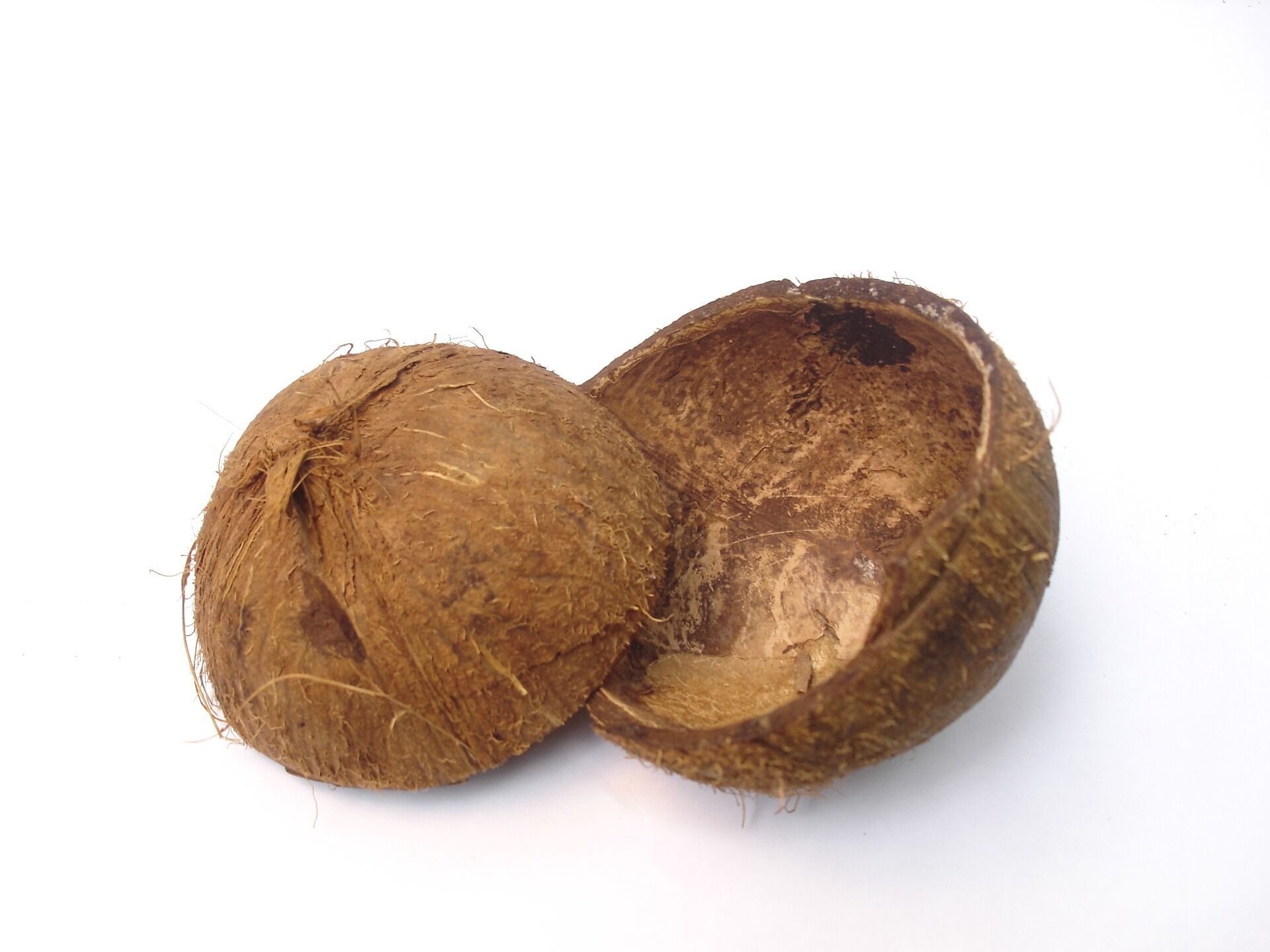 5 способів з користю для справи використати кокосову шкаралупу