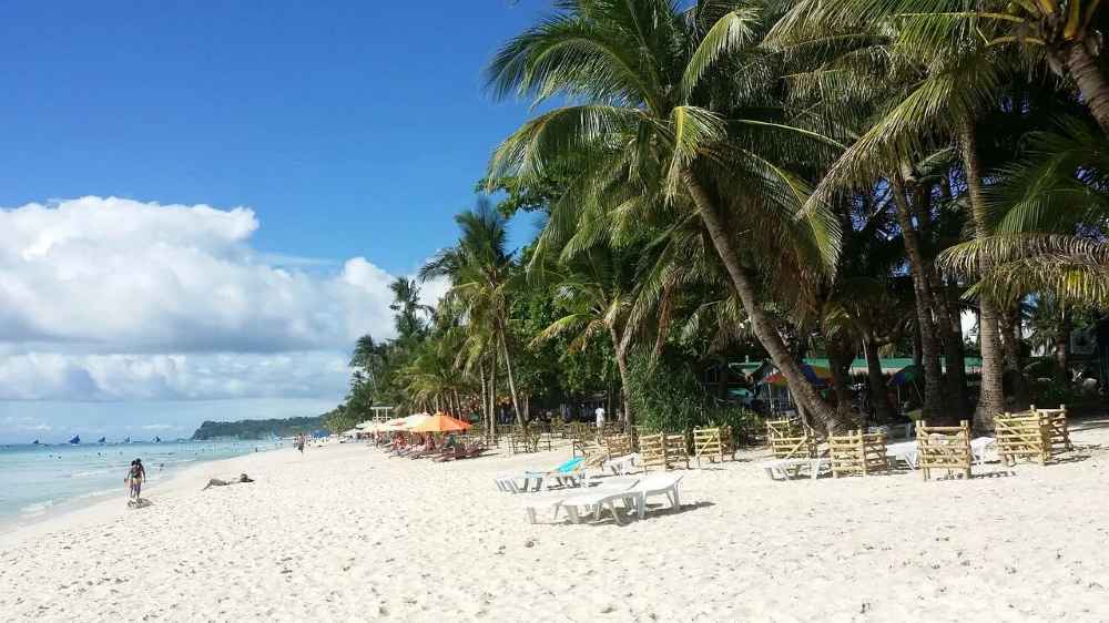 Райський острів, що став ''вигрібною ямою'': як туризм ледь не знищив популярний курорт на Філіпінах