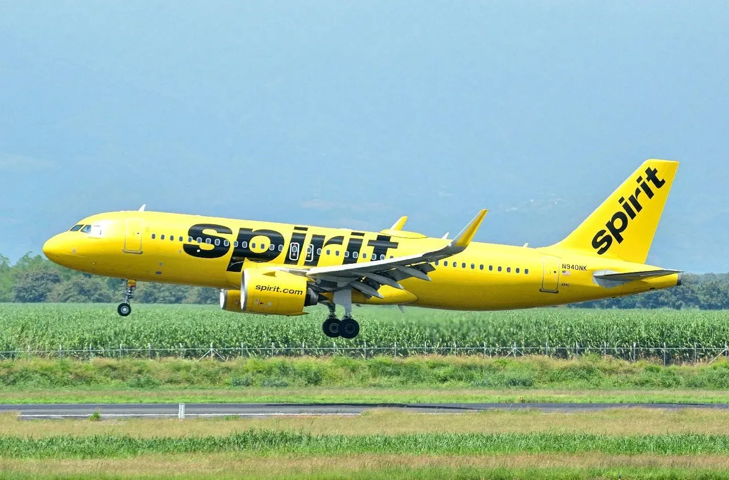 Spirit Airlines закінчили розслідування щодо плутанини, коли 6-річна дитина полетіла не в той аеропорт: кого звільнили