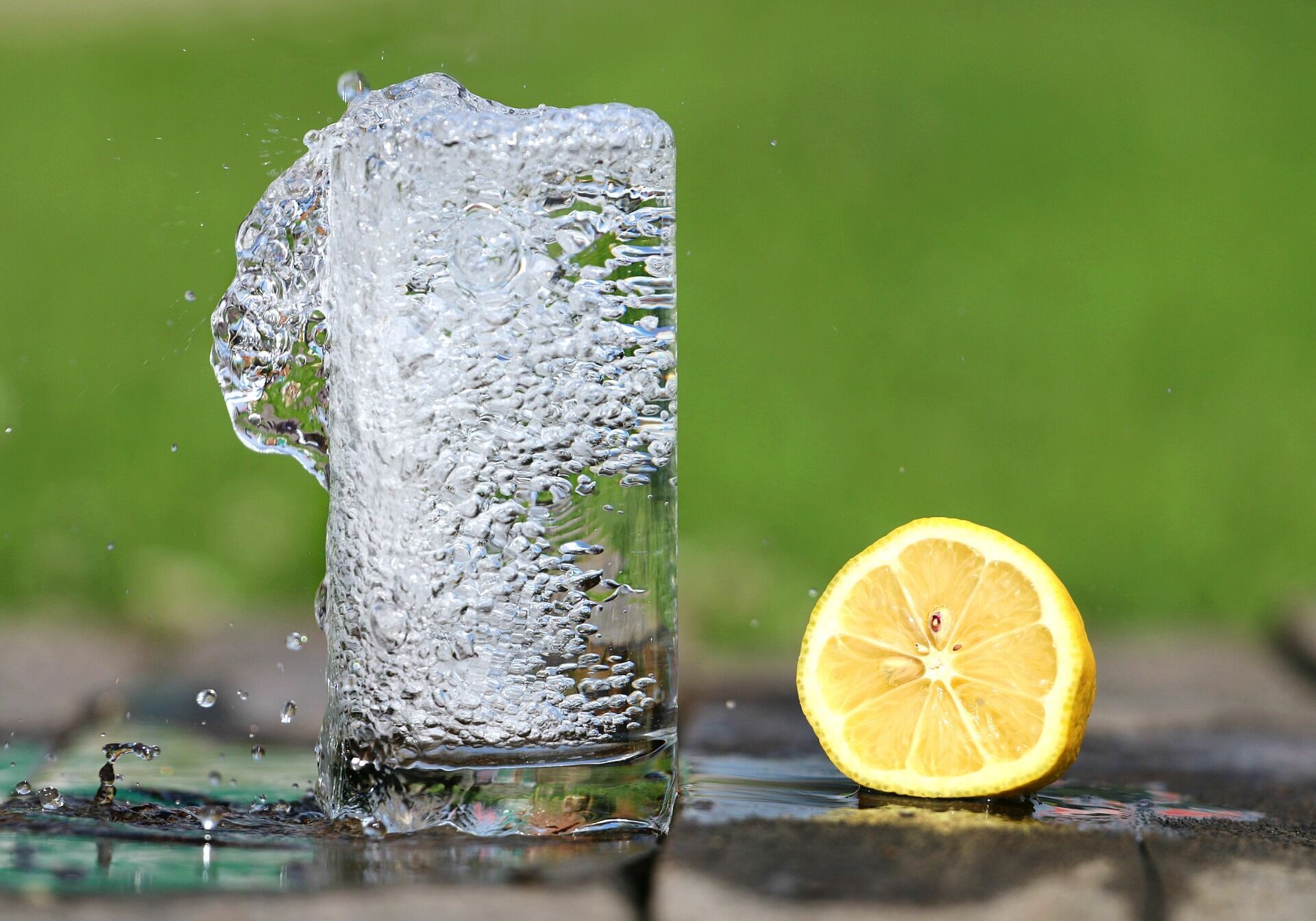 Сколько воды нужно выпивать в сутки и как правильно это делать