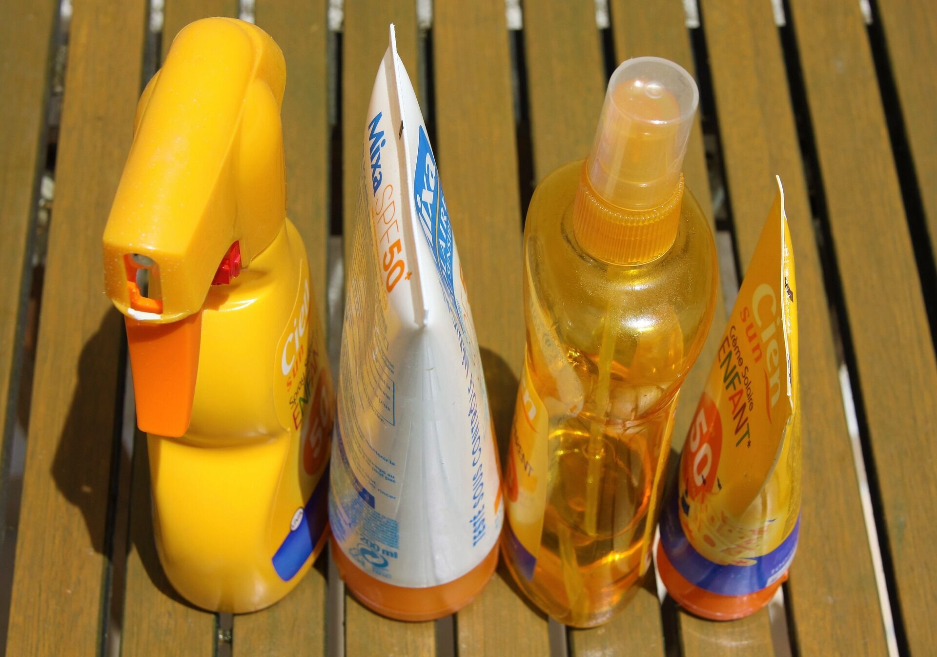 Сонцезахисний крем небезпечний, чи це панацея від усіх проблем? 5 міфів про популярний косметичний засіб, яким не варто вірити