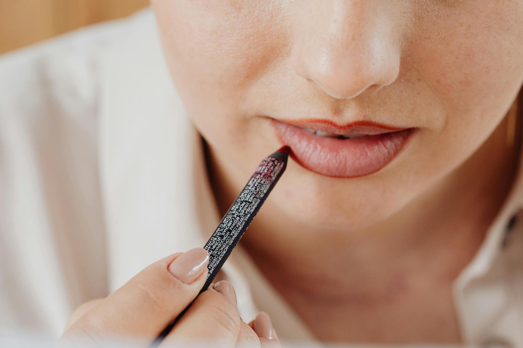Можно оставить помаду дома: как сделать макияж губ более стойким