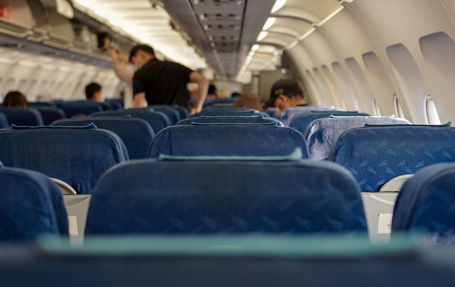 Режим та правила безпеки: як поводитись у випадку незвичайної ситуації у літаку