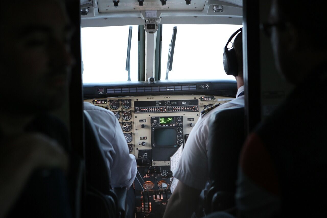 Як подолати страх літати: 3 поради пілотів, які допоможуть заспокоїти нерви