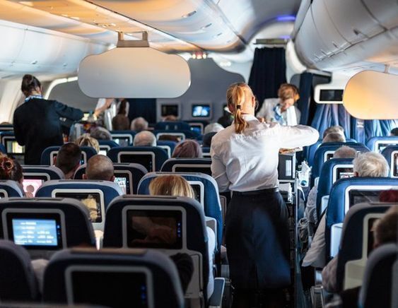 Самые безопасные места в самолете: куда советуют садиться специалисты