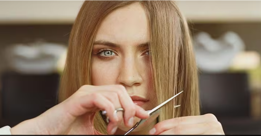 В салон ходить не обязательно: 4 способа подстричь волосы дома как профессионал