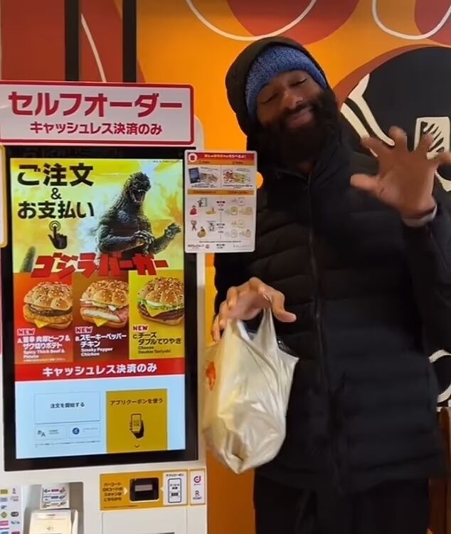 От курицы ''Шака-Шака'' до бургера GODZILLA: чем удивляет ассортимент меню японского McDonald's
