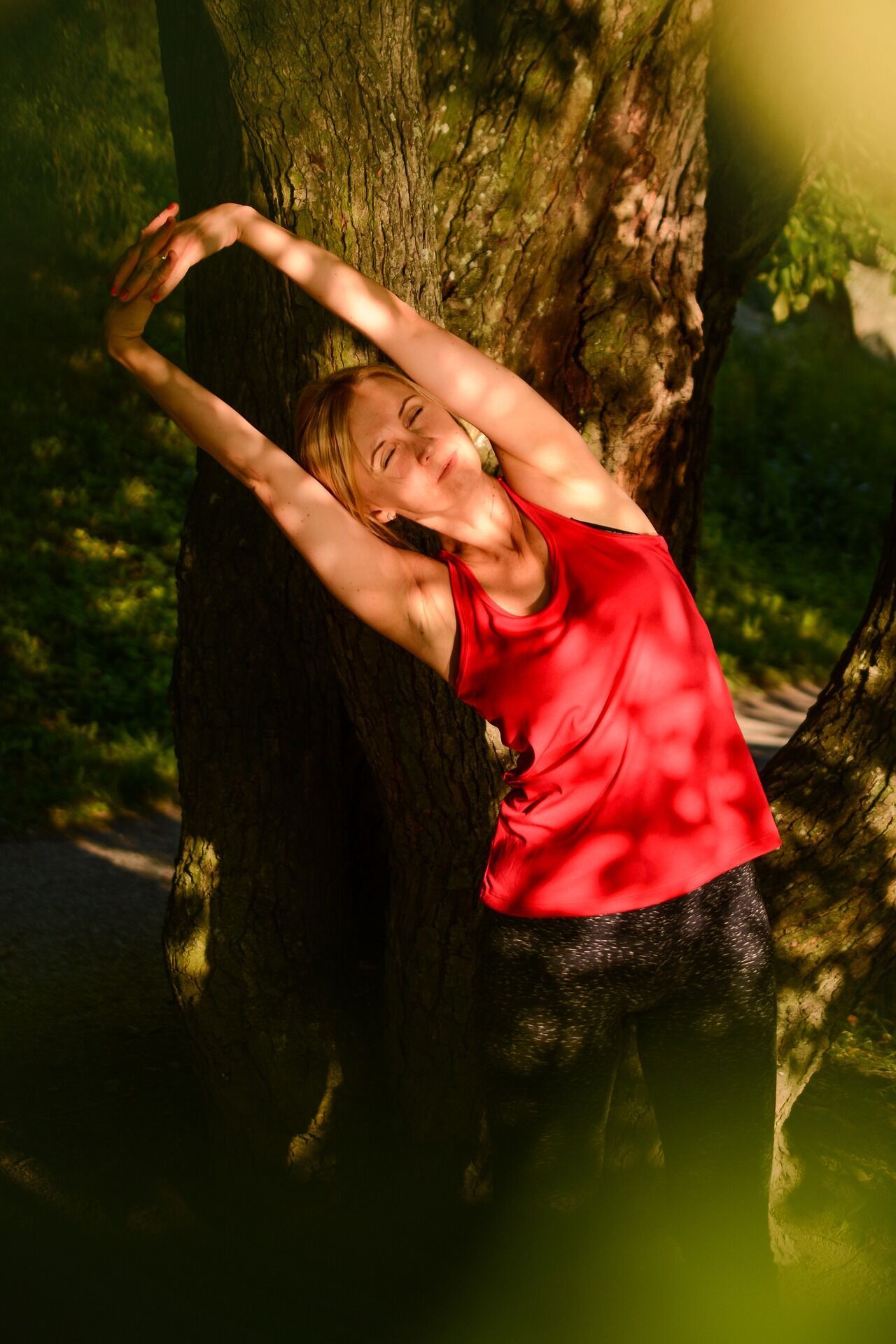 Танцы, прыжки и динамические асаны: 5 преимуществ бути-йоги