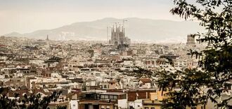 Испания установила новый туристический рекорд: почему люди охотно ездят сюда круглый год