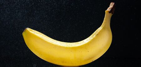 Як правильно зберігати банани, щоб вони не темніли: 4 ефективні способи