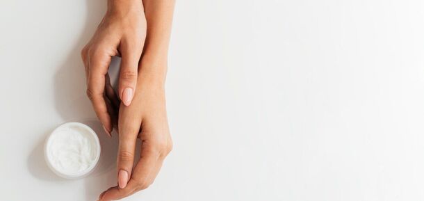 П'ять незвичайних способів застосування крему для рук
