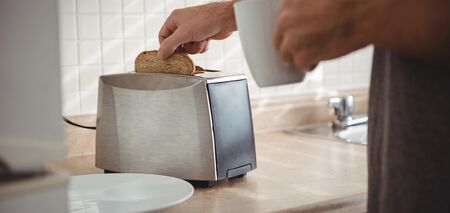 Три лайфхаки, які допоможуть зберегти тостер бездоганним