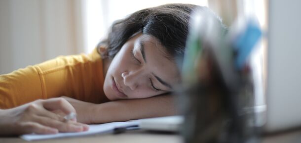 Как бороться с сонливостью после обеда на работе